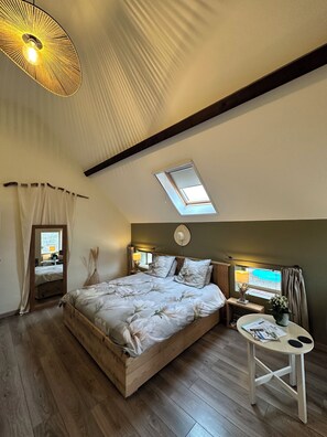 Chambre double, 1 grand lit (Cleo) | Minibar, décor unique, ameublement unique, accès au Wi-Fi (inclus)