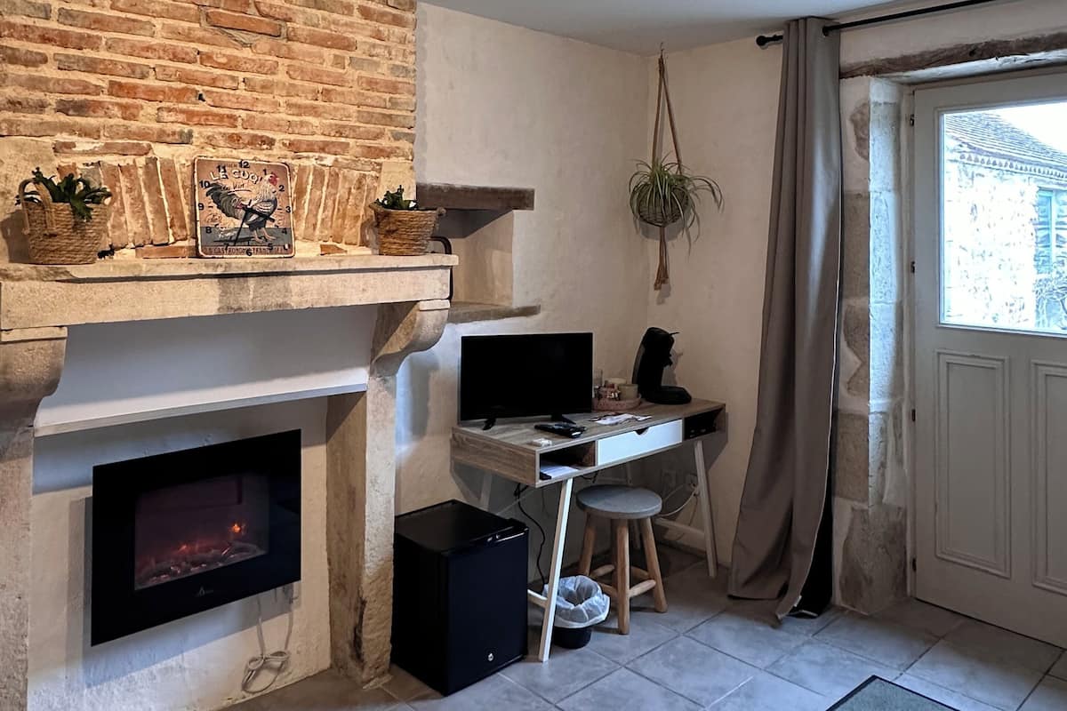 Camera doppia, 1 letto queen, al piano terra (Fleurs) | Minibar, con stile personalizzato, con arredamento individuale