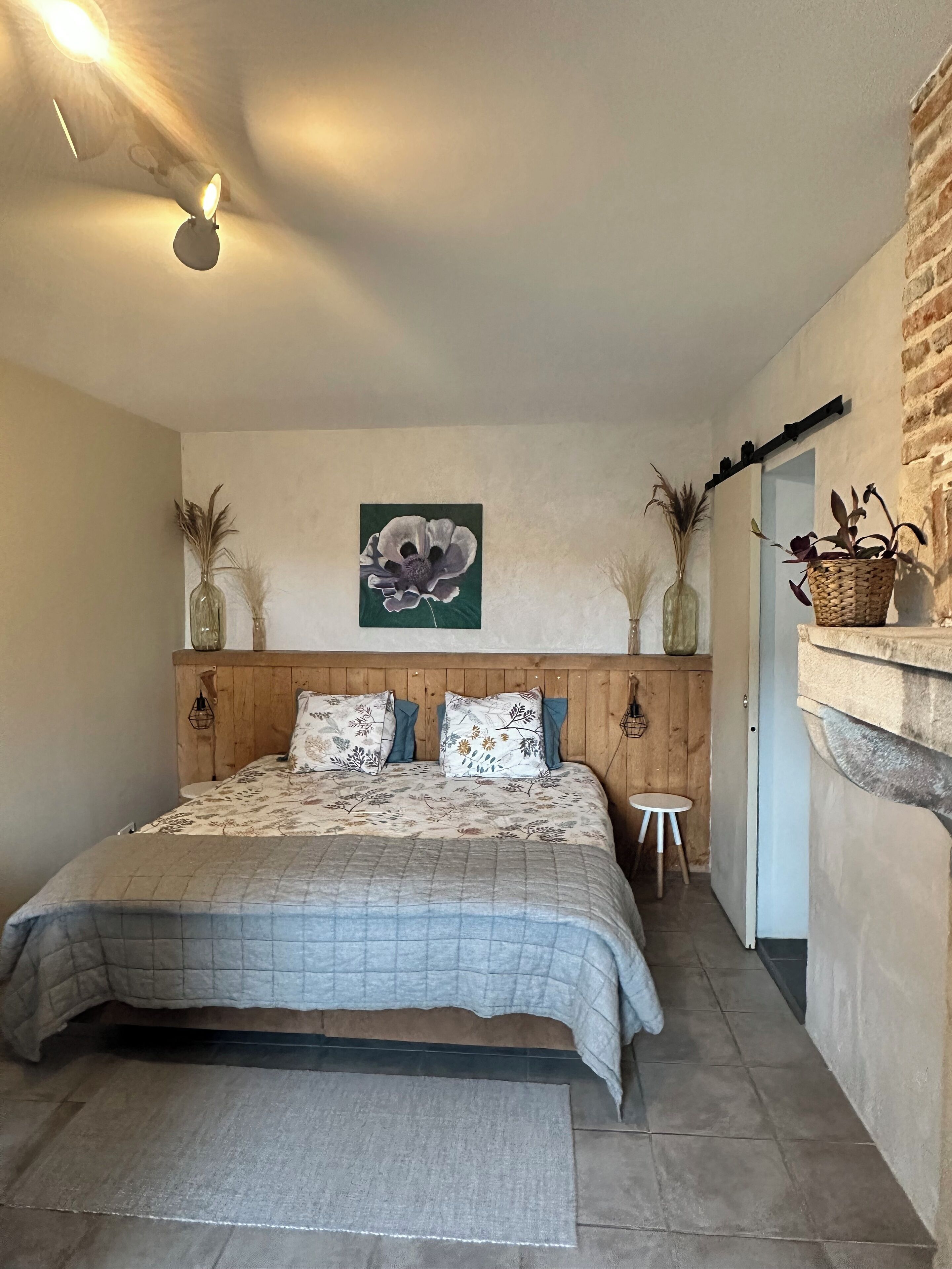 Tweepersoonskamer, 1 queensize bed, op benedenverdieping (Fleurs) | Een minibar, individueel gedecoreerd, individueel gemeubileerd