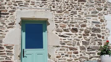 Chambre Double, 1 grand lit, rez-de-chaussée (Fleurs) | Minibar, décoration personnalisée, ameublement personnalisé