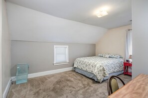 2 Schlafzimmer, Schreibtisch, Bügeleisen/Bügelbrett, kostenloses WLAN