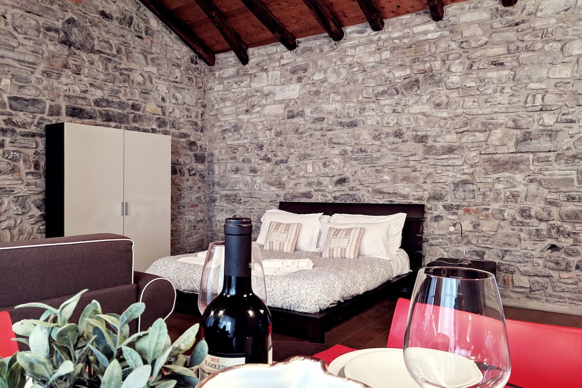 Family Studio (Menaggio) | Iron/ironing board, free cribs/infant beds, free WiFi, bed sheets