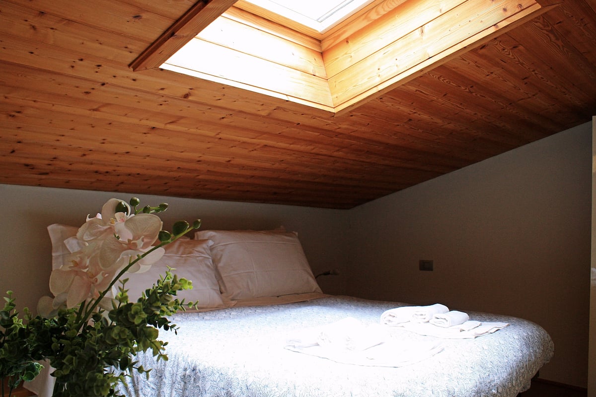 Apartment, 1 Bedroom (Bellagio) | Iron/ironing board, free cribs/infant beds, free WiFi, bed sheets