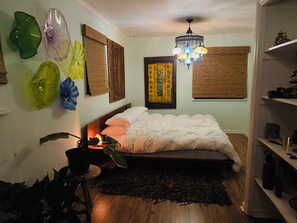 1 bedroom, iron/ironing board, WiFi, bed sheets - The Luxury Lake Front Zen Casa (DeBary)