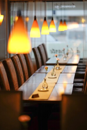 Déjeuner et dîner servis sur place