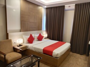 Deluxe Room, 1 King Bed, City View | Premium bedding, rollaway beds, WiFi, bed sheets