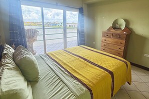 2 bedrooms, iron/ironing board, Internet, bed sheets - Comfortable condo with lagoon-view balcony, WiFi, AC & pool access (San Pedro)