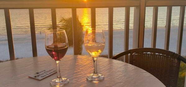 تناول الطعام بالخارج