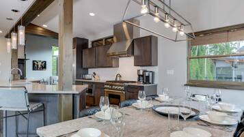 Réfrigérateur, micro-ondes, four, lave-vaisselle