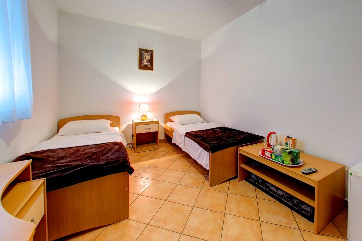 Twin Room | Free WiFi, bed sheets