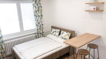 1 sovrum, skrivbord, strykjärn/strykbräda och wi-fi