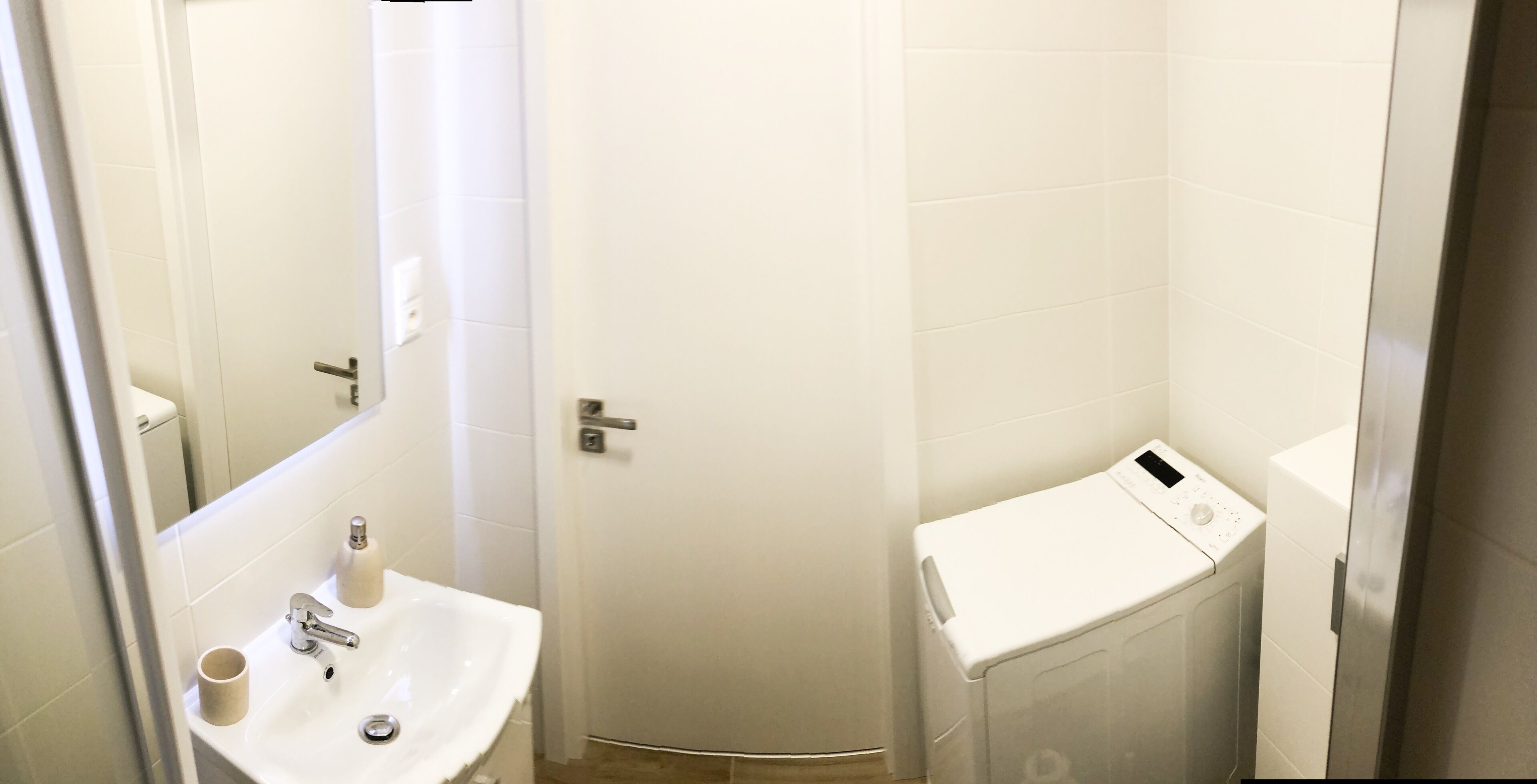 Produtos de toalete grátis, secador de cabelo, toalhas de banho 