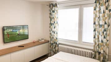 1 bedroom, desk, iron/ironing board, WiFi