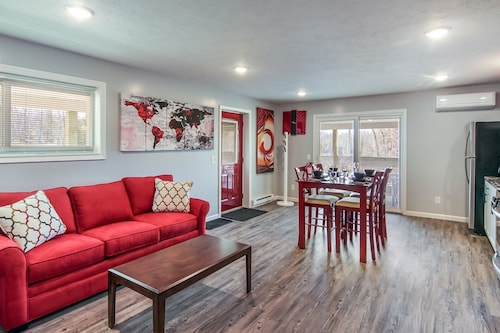 The Lake View Outside Traverse City
Sleeps 4, Sleeping Bear Dunes short drive