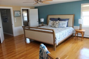 3 bedrooms, desk, iron/ironing board, travel cot