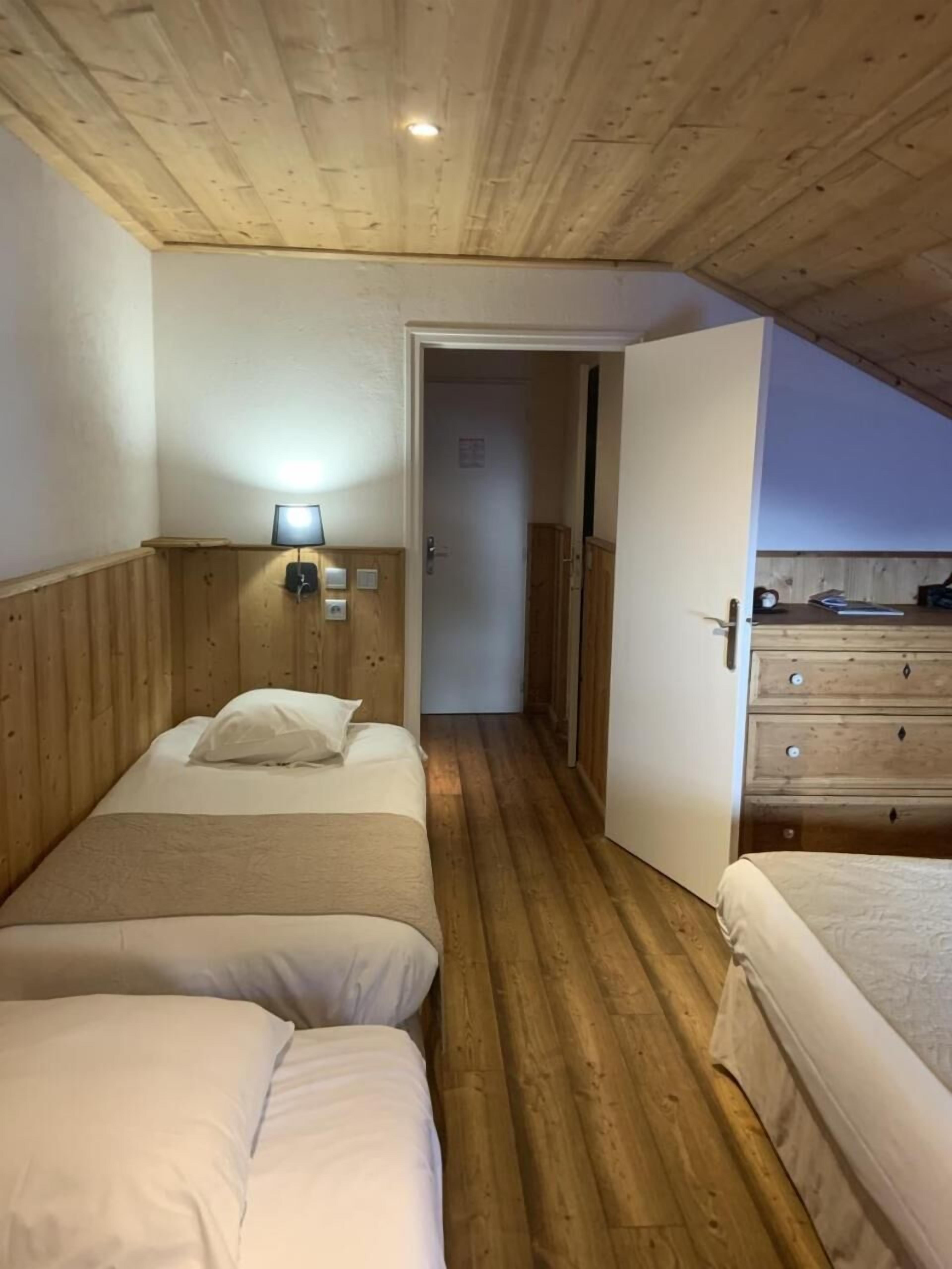 1 bedroom, desk, soundproofing, free wifi