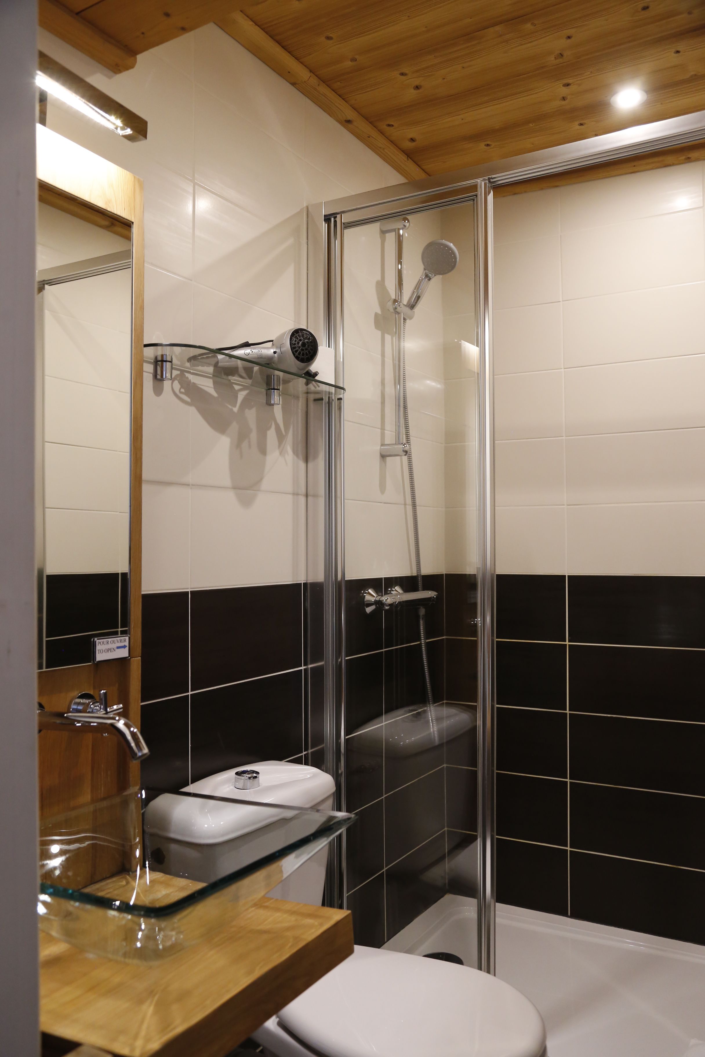 family quadruple room, multiple beds, city view | bathroom | free toiletries, hair dryer, towels