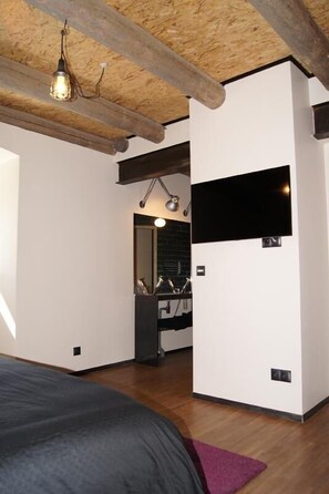 Habitación doble Deluxe (Lafarre) | Decoración personalizada, muebles diferentes y insonorización 