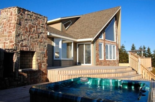 Luxury House in the Cavendish Area with Pool, Hot Tub and Air Conditioning