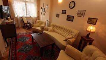 Apartment | Living area | Flat-screen TV