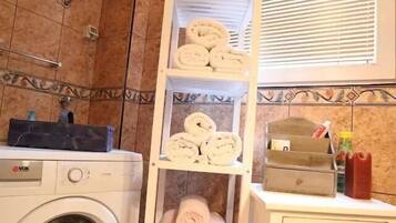 Apartment | Bathroom | Shower, free toiletries, hair dryer, slippers
