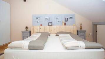 Apartment | Iron/ironing board, free WiFi, bed sheets