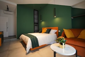 Deluxe Room, Partial Sea View (Esagono) | Hypo-allergenic bedding, down comforters, pillowtop beds, in-room safe - Nacu 90 (Naples)