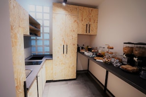 Free daily local cuisine breakfast - Nacu 90 (Naples)