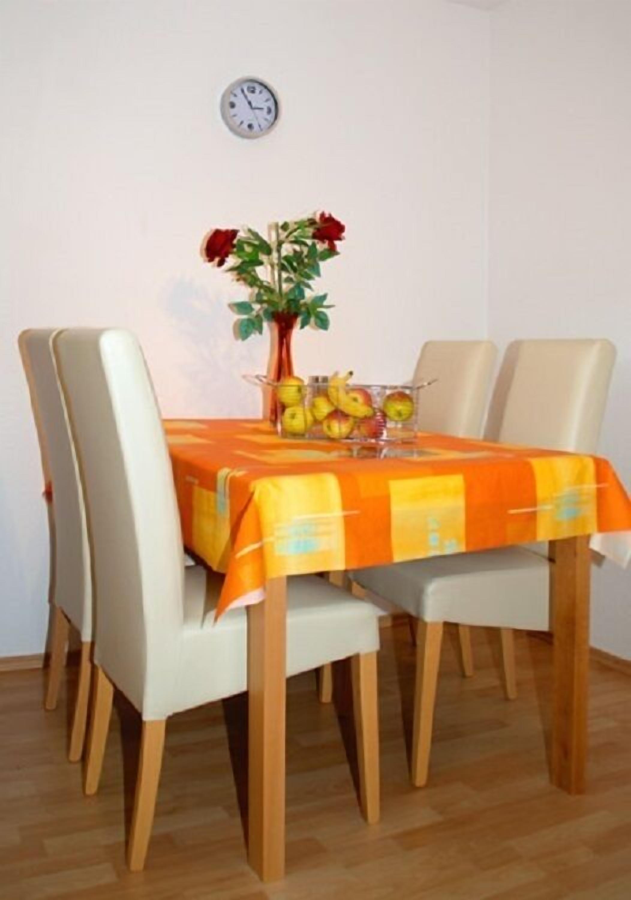 Makan di kamar