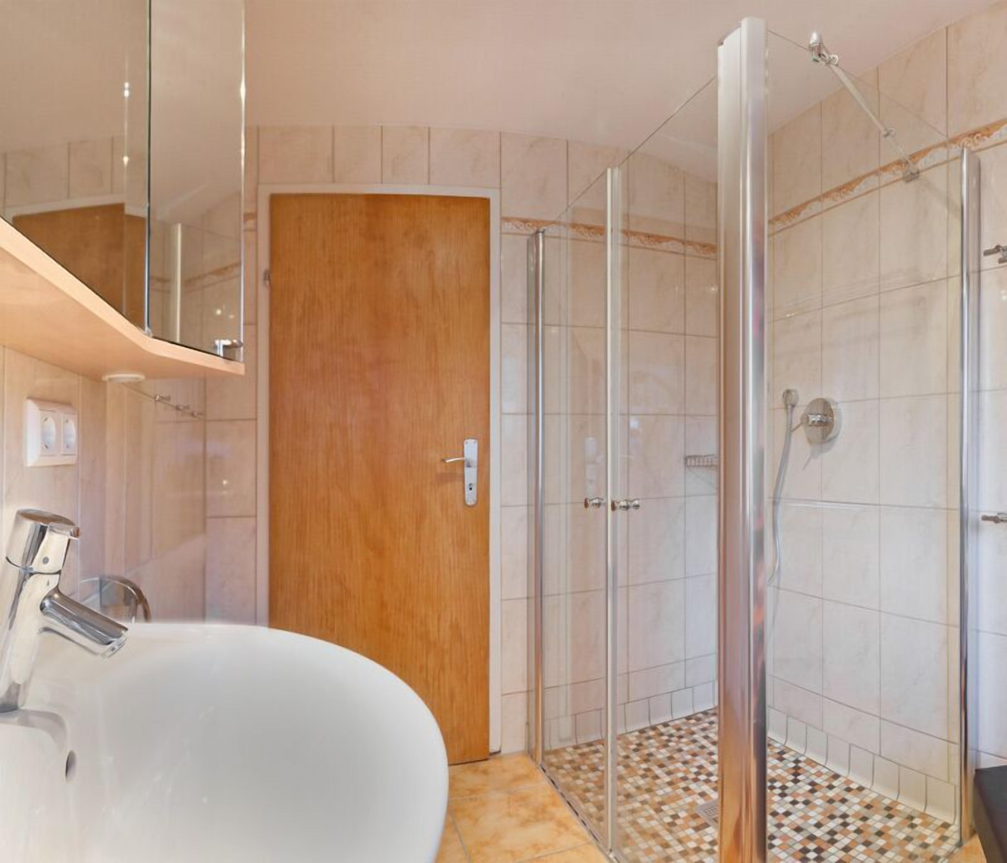 Apartment, 3 Schlafzimmer, Terrasse | Badezimmer | Dusche, Regendusche, Haartrockner, Handtücher