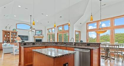 Thanks Dad: 6 Bedrooms, Large Private Pool, Hot Tub