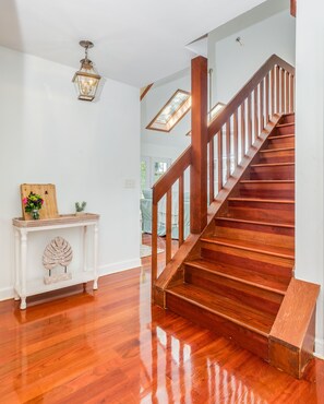 Interior - Charleston-area 3BR, Close to Beach or Downtown, Walk to Shem Creek (Mt Pleasant)