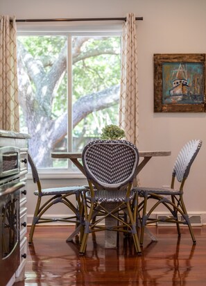 Dining - Charleston-area 3BR, Close to Beach or Downtown, Walk to Shem Creek (Mt Pleasant)