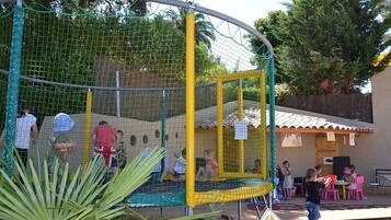 Children’s play area – outdoor
