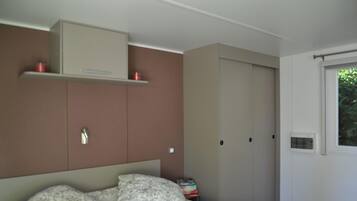 Stacaravan, toegankelijk voor mindervaliden | Een kluis op de kamer, individueel gemeubileerd, geluiddichte muren