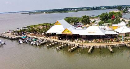 Spectacular home - waterfront, private beach, pools, family fun, pet friendly