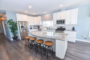 Refrigerador, microondas, parrilla de estufa y lavavajillas