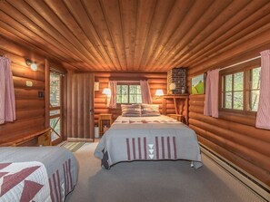 4 soverom, strykejern/-brett, wi-fi (inkludert) og sengetøy