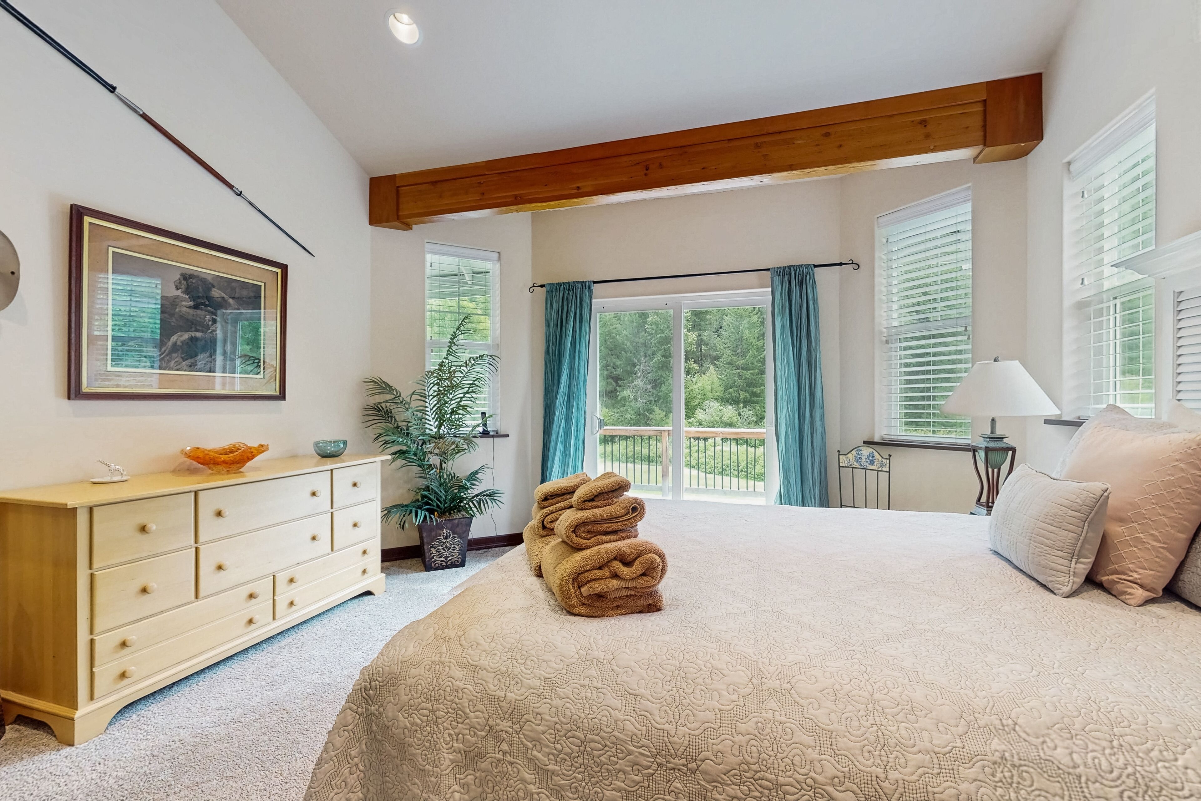 3 bedrooms, internet, bed sheets