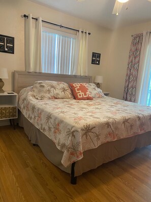 2 slaapkamers, een strijkplank/strijkijzer, gratis wifi, beddengoed