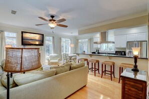 Smart TV, reproductor de DVD y tenis de mesa 