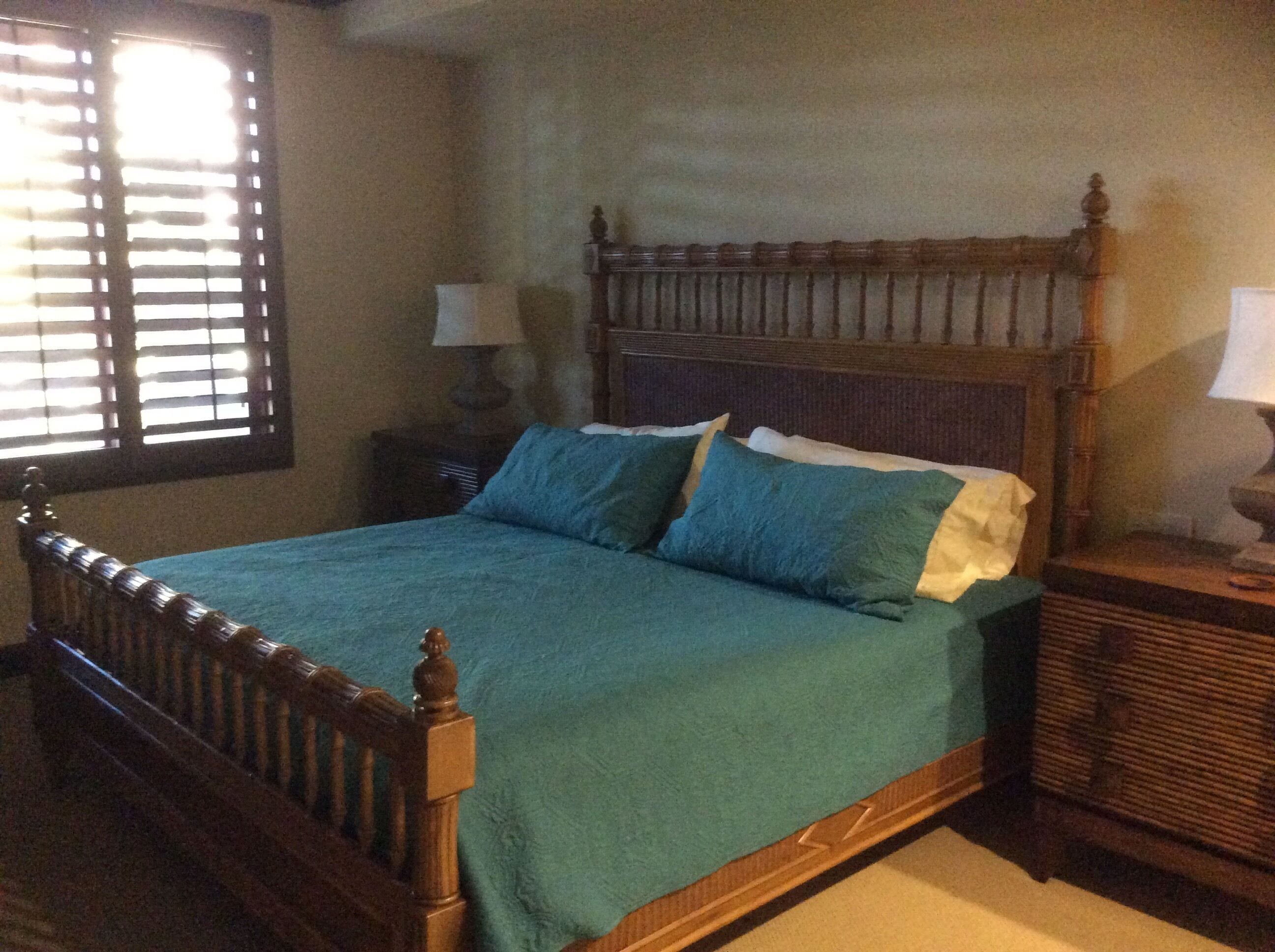 3 bedrooms, desk, iron/ironing board, travel crib