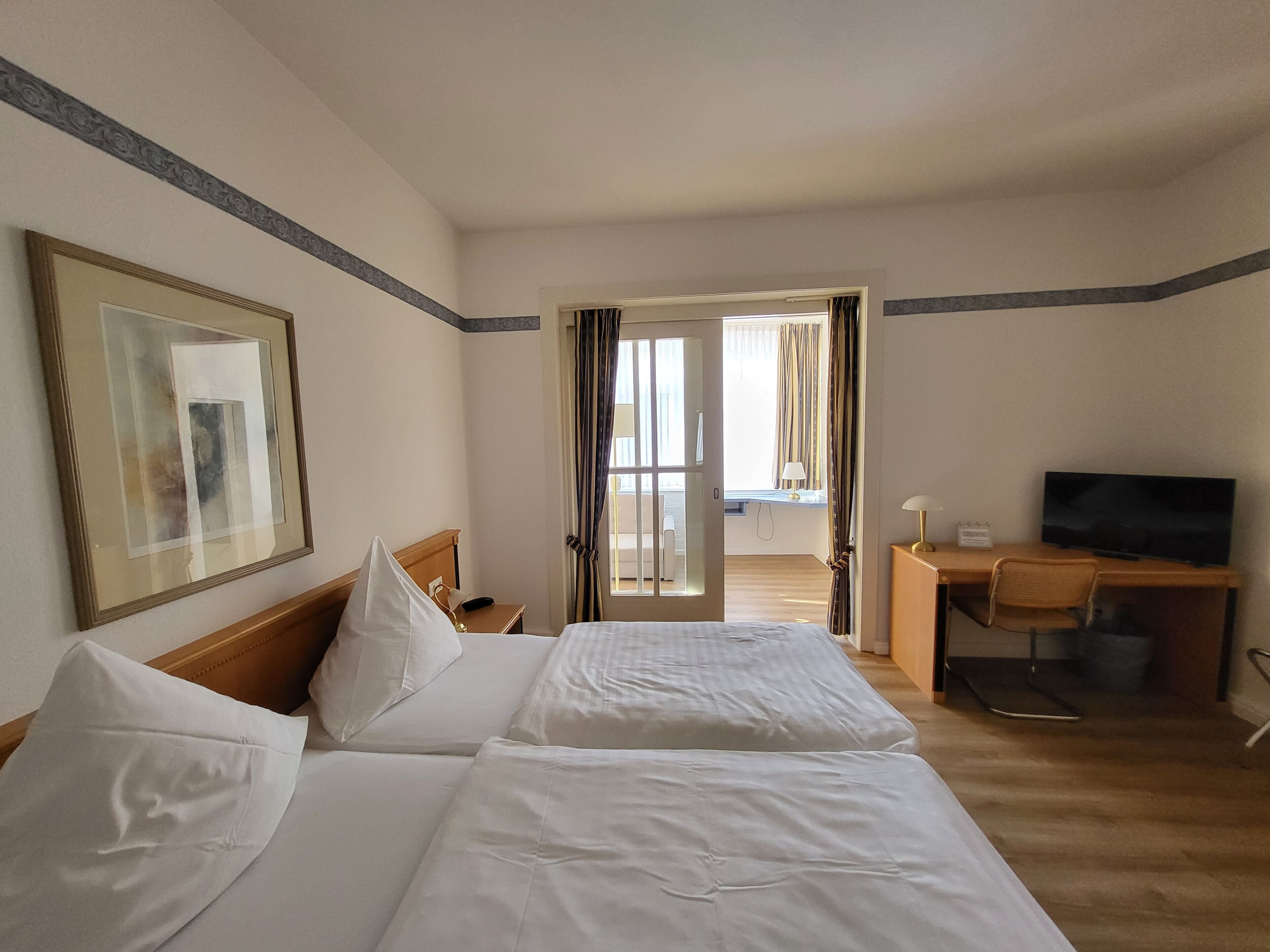 双人房 | 办公桌、隔音、婴儿床、折叠床/加床（额外收费）