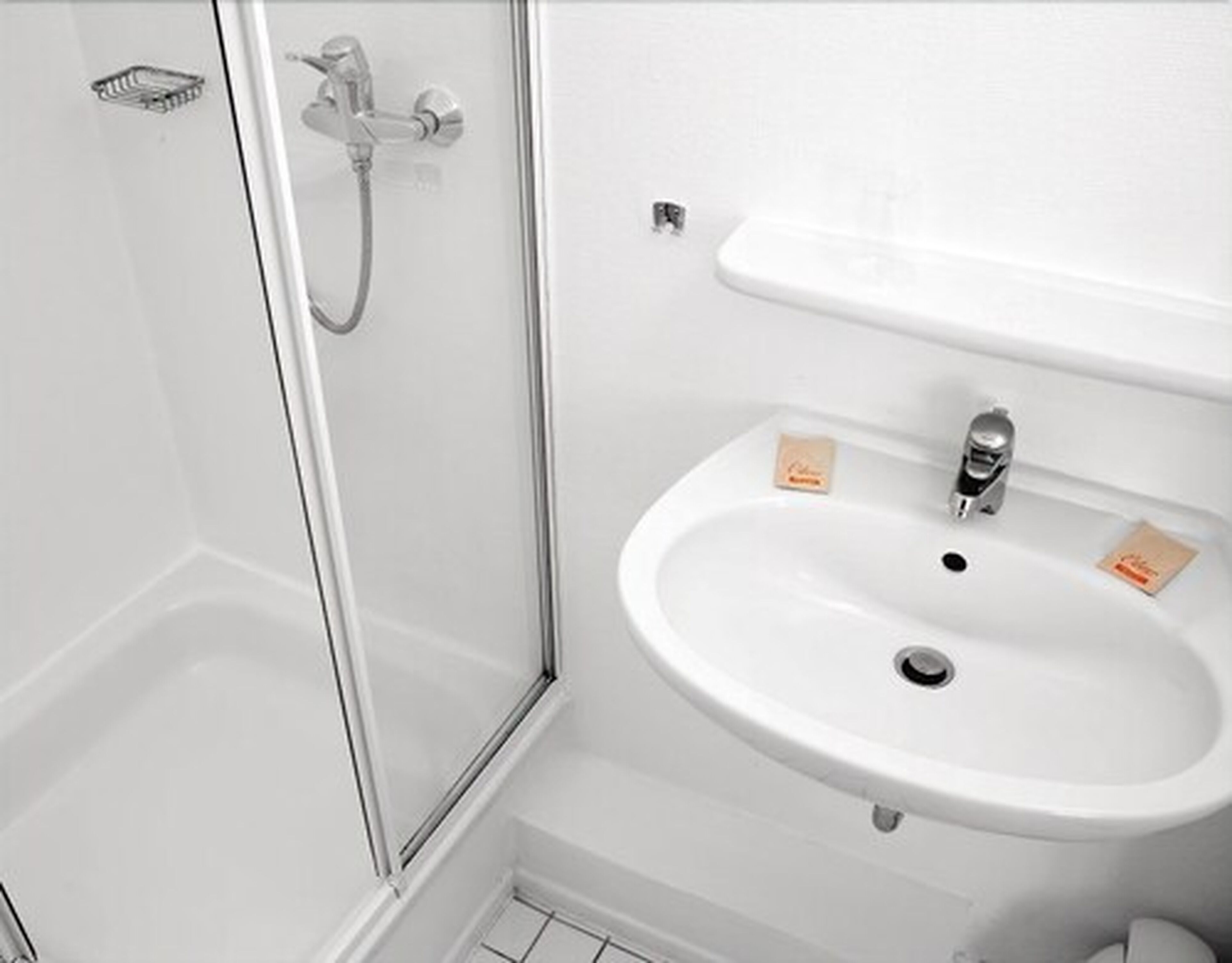 single room | bathroom | shower, free toiletries, hair dryer, towels