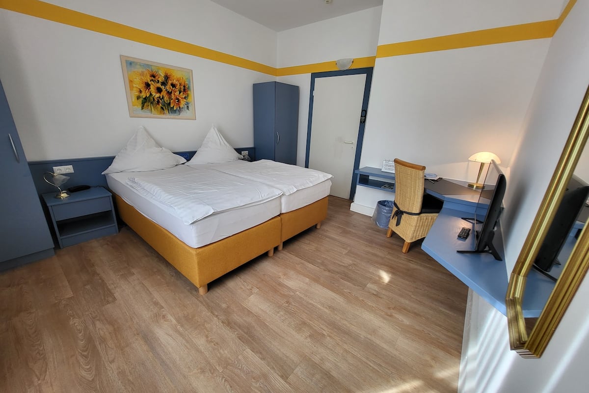 desk, soundproofing, cots/infant beds, rollaway beds