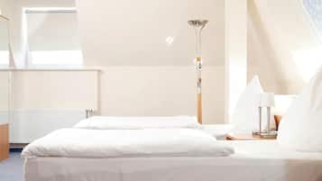 Schreibtisch, schallisolierte Zimmer, Babybetten, Zustellbetten