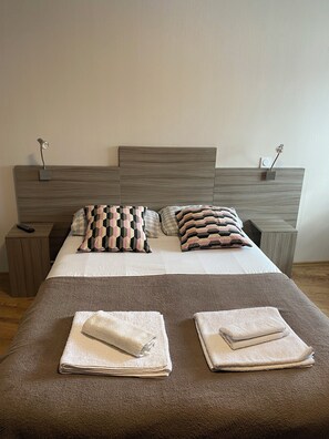 標準雙人房 | 獨特裝潢、布置獨特、書桌、遮光布/窗簾