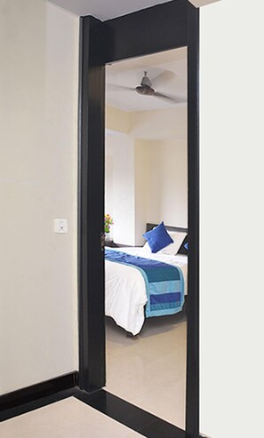 Deluxe Single Room, 1 Double Bed | 1 bedroom, desk, laptop workspace, soundproofing - a1 Hotel (Mumbai)