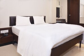 Deluxe Double Room, 1 Double Bed | 1 bedroom, desk, laptop workspace, soundproofing - a1 Hotel (Mumbai)