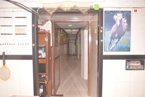 Interior - a1 Hotel (Mumbai)